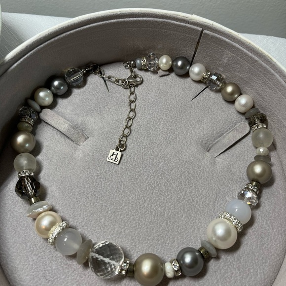 Hillberg & Berk STATEMENT NECKLACE natural stones, Swarovski PEARLS & crystals - Picture 3 of 9